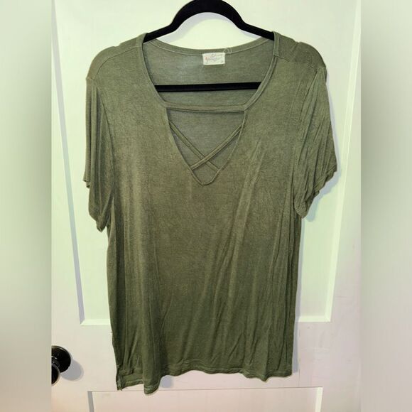 GLITZ BRAND WONENS PLUS SIZE SHIRT - Picture 1 of 3